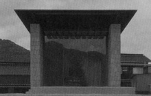 「安養寺木造阿弥陀如来坐像収蔵施設」東側全景。