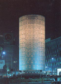 横浜風の塔